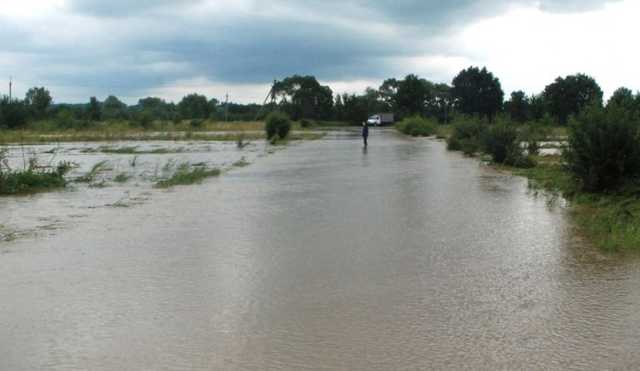 Подтопленные дома и оборванные электропровода. По Украине вновь пронеслась непогода