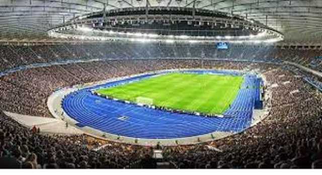 На трибунах "Олимпийского" с баннерами и файерами провели акцию в поддержку Сенцова