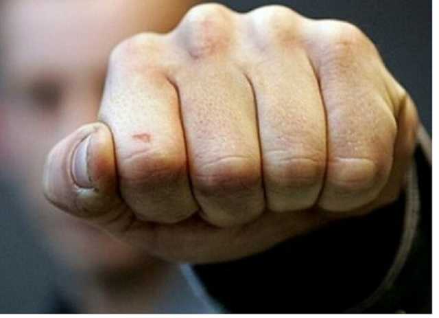 Следователь из Днепра избил девушку-пешехода и отделался условным сроком