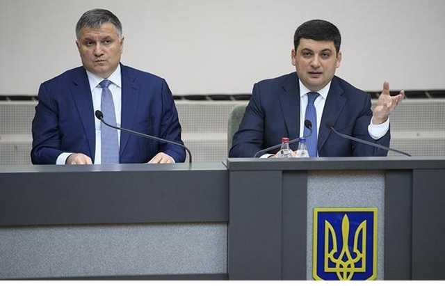 Гройсман объявил войну Порошенко: что за этим стоит