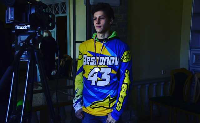 Под колесами авто погиб молодой украинский мотогонщик, который ехал на велосипеде