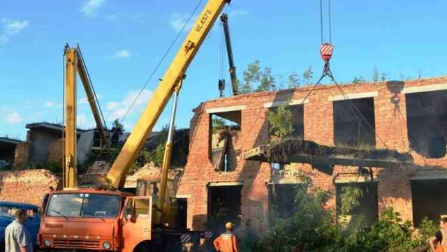 Подробности гибели троих детей под завалами недостроя в Нежине: четвертому подростку удалось спастись