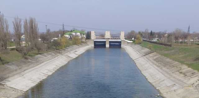 Дамба рядом с оккупированным Крымом готова на 80%, - управление Северо-Крымского канала