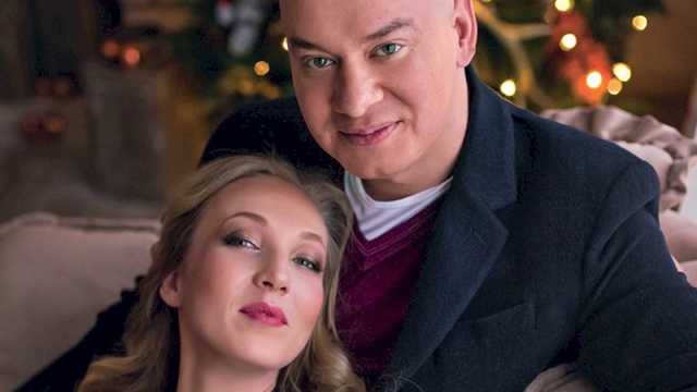 Женат 11 лет: звезда "95 квартала" публично признался в любви. Видеофакт