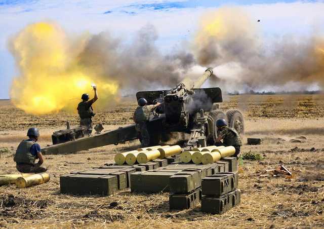 В воскресенье боевики снова нарушили "перемирие", ранен военный