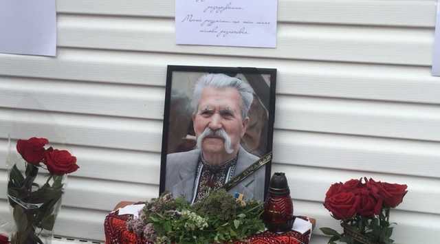 Под Киевом прощаются с Левком Лукьяненко в его доме