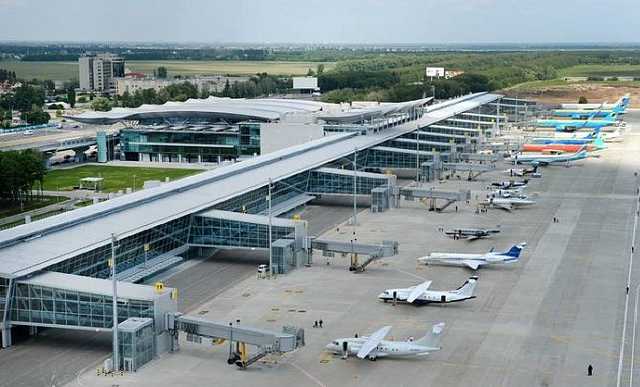 Авиаколлапс в Украине продолжается: сотни туристов снова остались без отдыха