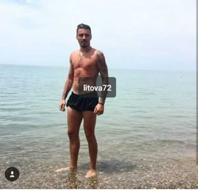 Чернігівський футболіст Литовка похизувався відпочинком у Криму