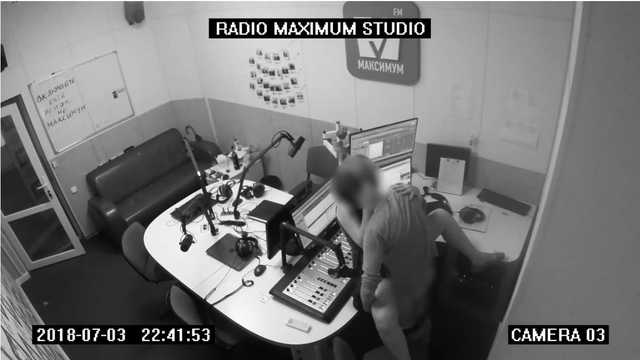 В Сеть попало видео, как сотрудники киевского радио занимаются сексом прямо на работе