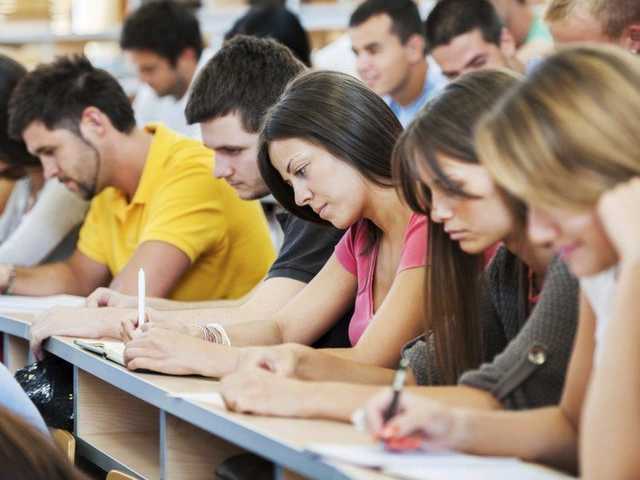 В украинских вузах сократилось количество бюджетных мест