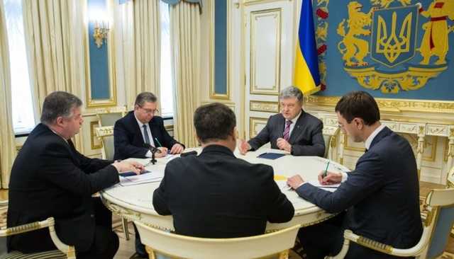 Порошенко запретил “Укрпочте” экономить на селе