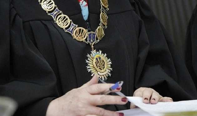 Лишенные полномочий судьи старого Верховного суда продолжают получать зарплату