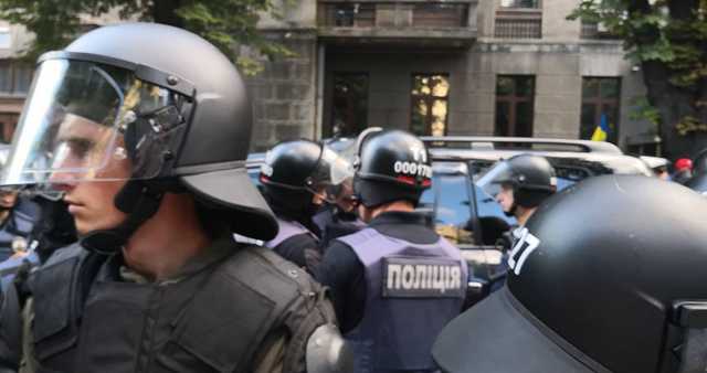 Нардеп Павел Пинзеник сбил человека под Верховной Радой