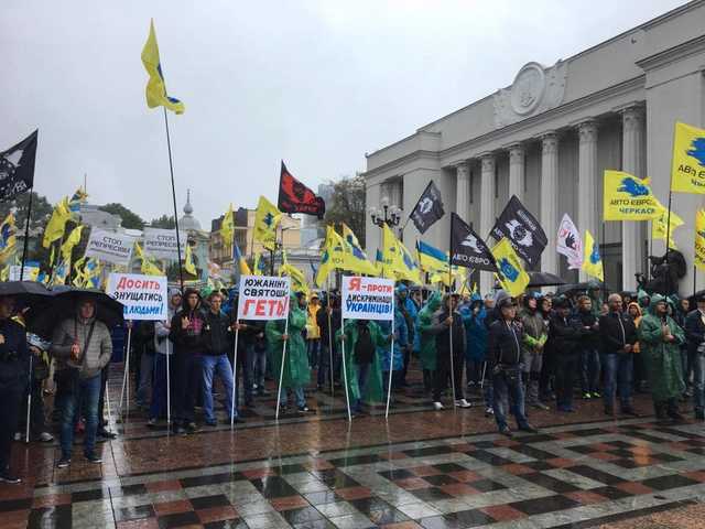 Авто на еврономерах в Украине: владельцы заявили о запасном плане