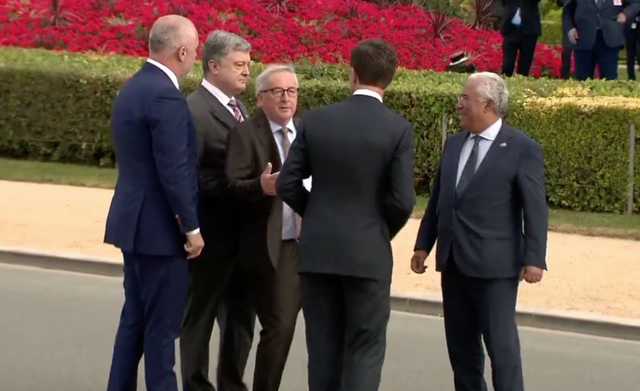 У Юнкера объяснили его странное поведение на саммите НАТО