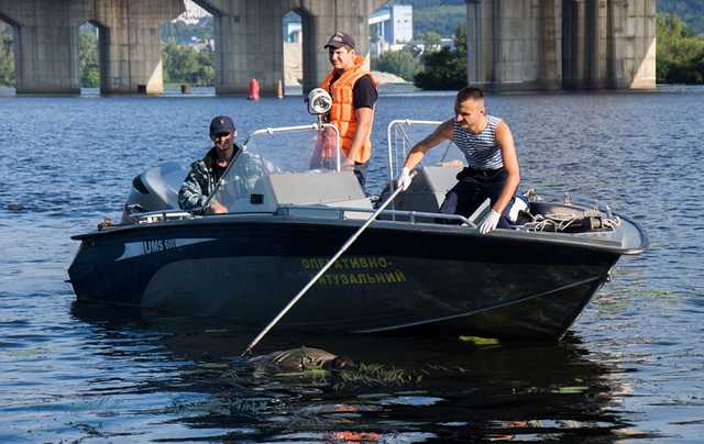 В Киеве под Южным мостом нашли утопленника