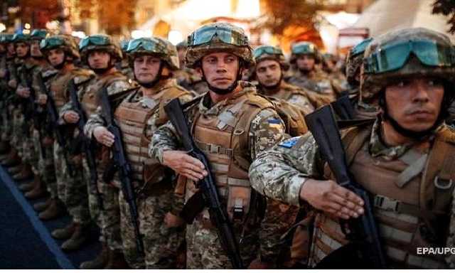 С начала года 17 тыс. человек стали контрактниками в ВСУ