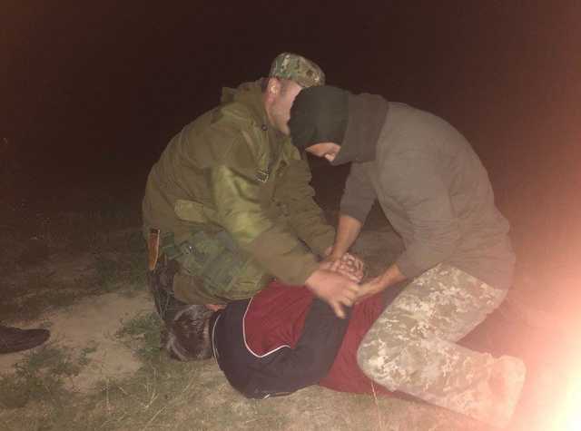 На украинской границе со стрельбой задержали нелегалов: фото с места событий