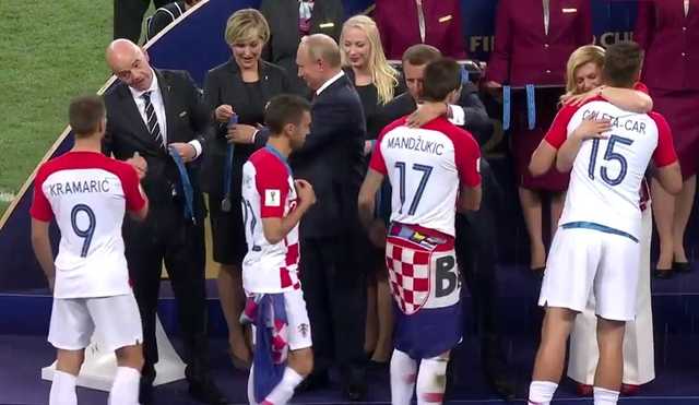 Футболист киевского "Динамо" не захотел пожимать руку Путину: видеофакт