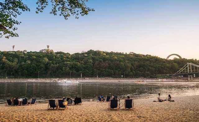 Киевлянам не рекомендуют купаться на столичных пляжах