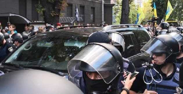 Михаил Подоляк: “Мы подходим к очередному гражданскому противостоянию”