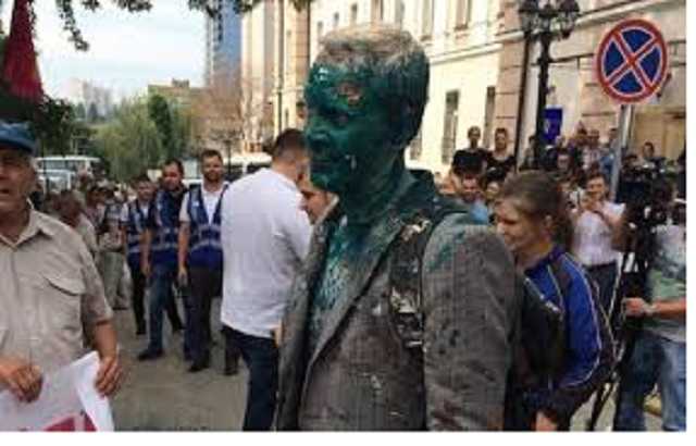 Облитый зеленкой Шабунин получил химический ожог глаз