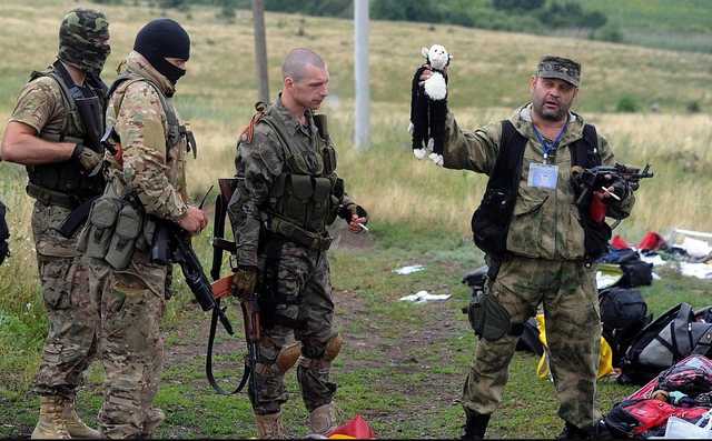 Вы оба жалкие: Отец детей, погибших при крушении MH-17, написал Трампу и Путину