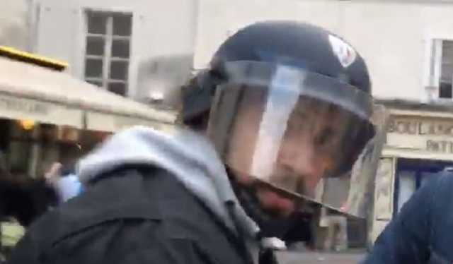 Советник Макрона избил митингующего в Париже - Le Monde