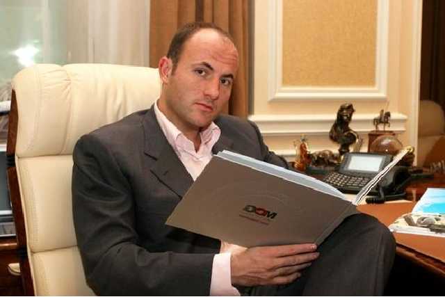 Как киевлян заставили заплатить 2 миллиарда олигарху Фуксу