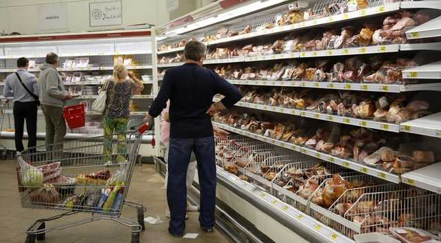 На сало уже не хватит: как обеднели украинцы и на чем экономят