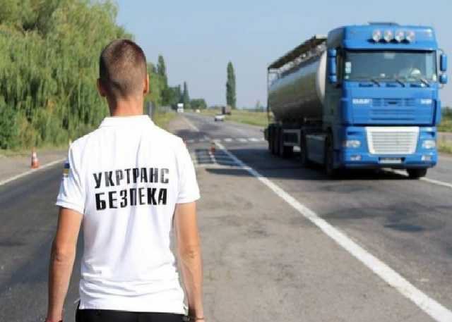 Сотрудник "Укртрансбезопасности" с ножом бросался на общественника