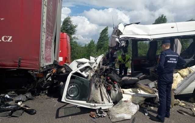 «Погибли мгновенно»: рассказ очевидца страшного ДТП под Житомиром