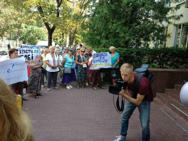 Получив премии чиновники «Нафтогаза» наняли клоунов в фейсбуке для шоу