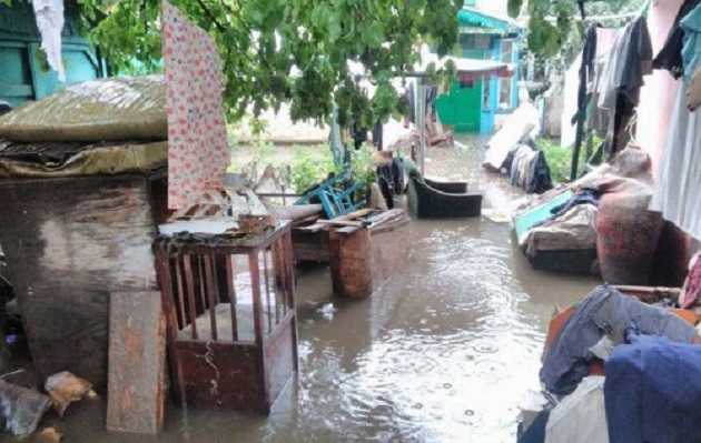 Внаслідок інтенсивних опадів у Чернігові затопило каналізаційну насосну станцію та більше десятка будинків