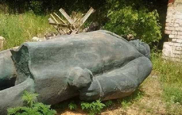 Продали Леніна: Як на Черкащині гроші на пам’ятник воїнам АТО збирали