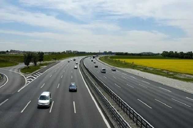 «Давно должны быть на свалке» – граждане пожаловались на украинские дороги