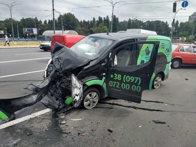 Смертельное ДТП в Киеве: установлена личность погибшего