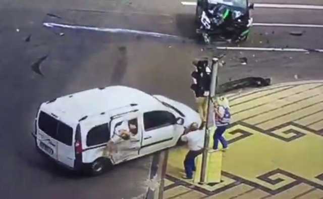 Жуткое ДТП на «Дорогожичах»: появилось видео момента аварии