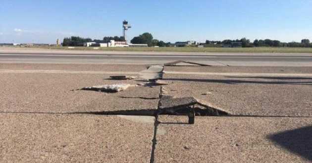 В аэропорту Германии из-за аномальной жары треснула единственная рабочая взлетная полоса