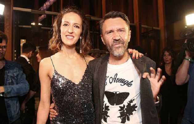 "Оставляйте бабам цацки". Лидер "Ленинграда" написал матерный стих о разводе с женой Матильдой