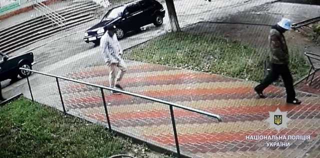 Налетчики в масках Шрека ограбили ювелирный магазин в Харьковской области