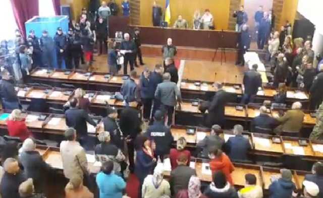 На сессии горсовета Конотопа массовая драка: много пострадавших