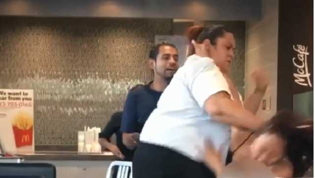 Еще и сорвали лифчик: как в McDonald’s избили клиентку