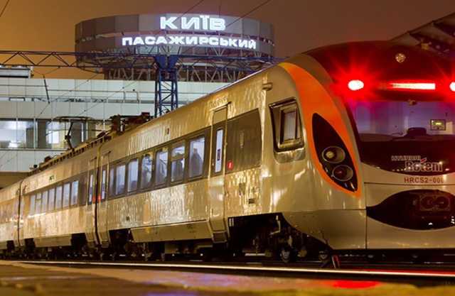 "Укрзализныця" введет единый билет на самолет и поезд