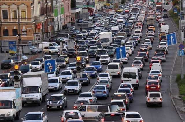 Центр Киева встал в пробках