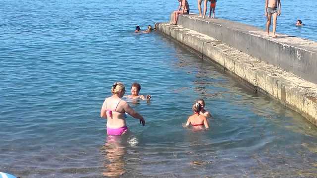 "Ребенок плакал полдня": недовольные отдыхом россияне нажаловались на бесполезность моста в Крым