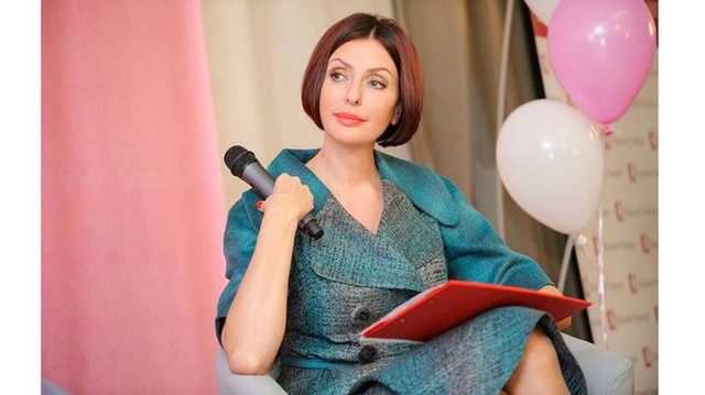 Жена Яценюка устроилась на работу психологом