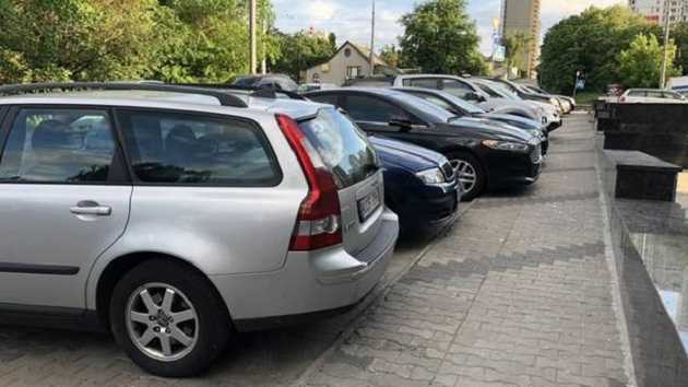 Кто и откуда везет "евробляхи" в Украину: опубликована статистика