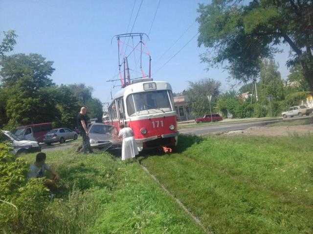 В оккупированном Донецке трамвай смял легковушку: появилось фото