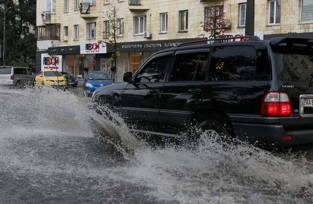 Киевлян предупреждают о мощном ливне с подтоплениями до конца субботы